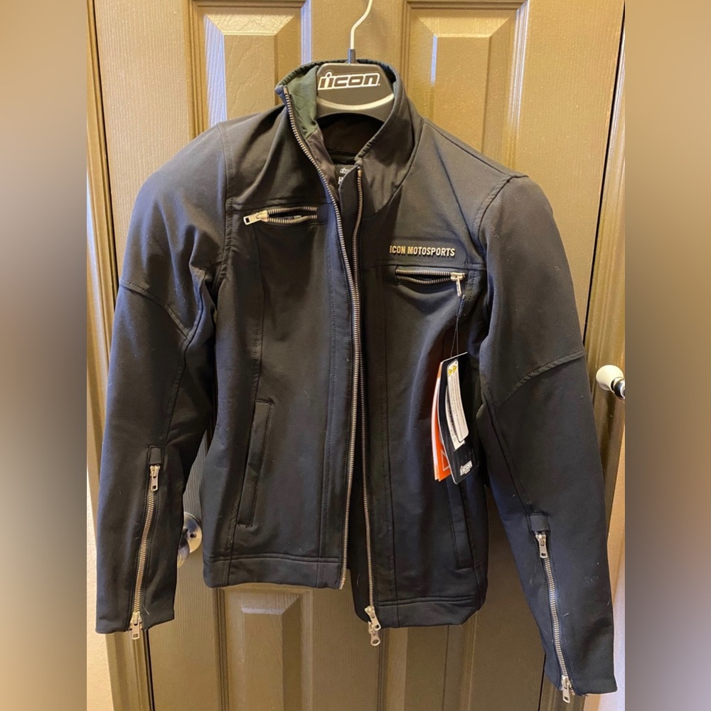 Icon Hella2 Women’s armored motorcycle jacket. New with tags!! Never worn!!
